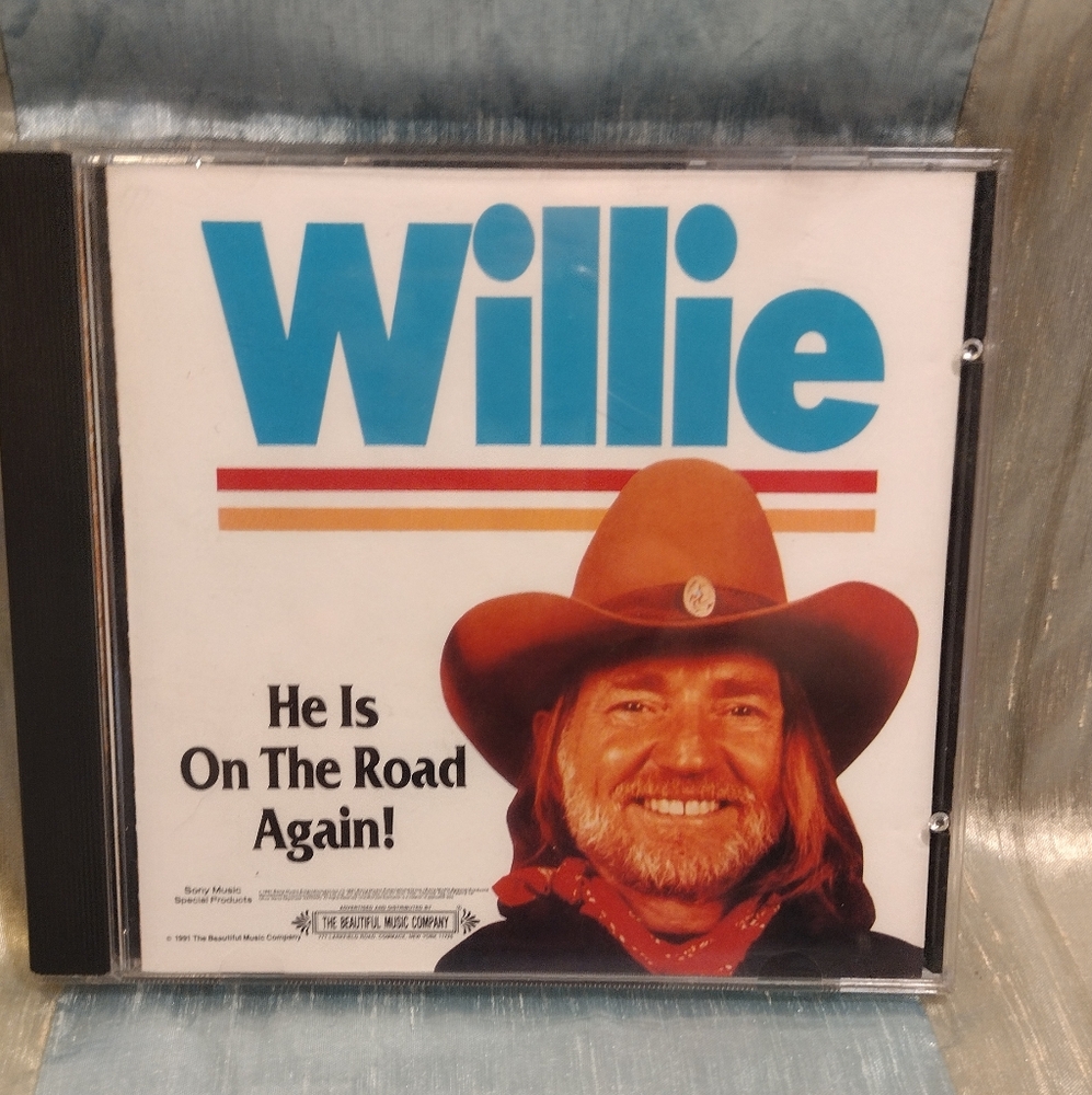 ⭐ BOGO ⭐ Willie Nelson CD ( HE IS ON THE ROAD AGAIN )
